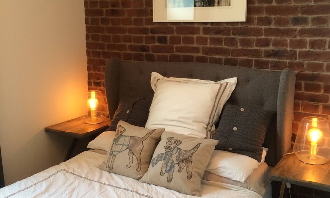 Shadwell Apartment | 1 BD Split Level Old Pub Conversion Tower Bridge