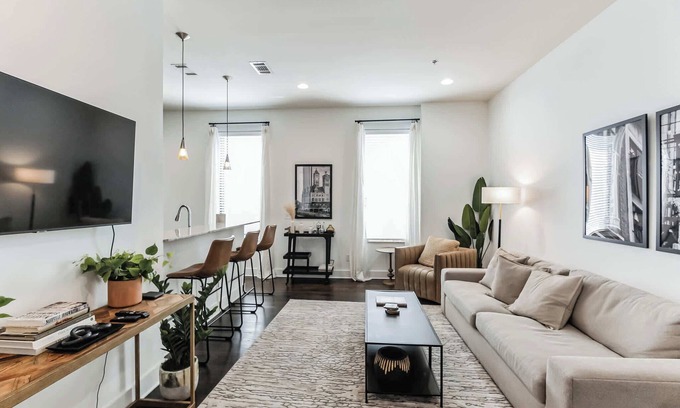West End Condo | 1 BDR Loft Centrally Located in West End