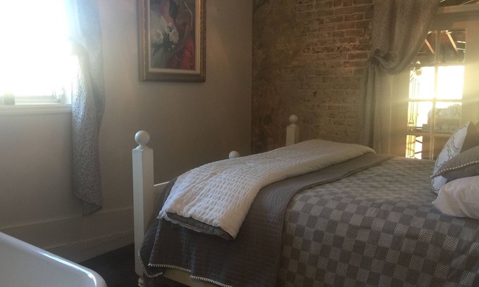 Old Town Villa | 1 bdrm Downtown Penthouse Villa Madrid with wifi