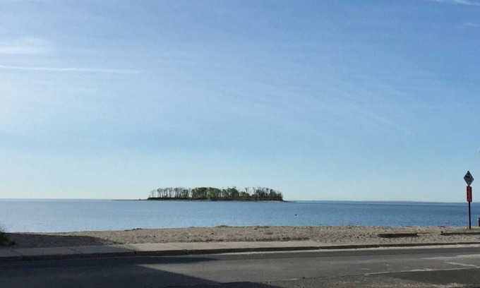 Milford Apartment | #1 Beautiful Milford Beach Right Across Street - Charles Island/Silver Sands Pk