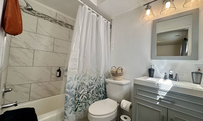 Livingston Park Apartment | 1 bed/1 bath furnished apartment mins from hospitals, sports & airport