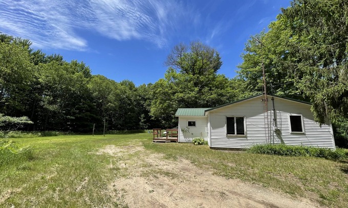 Kaleva House | 1 bed 1 bath home sleeps 5, 1 hour south of Traverse City MI