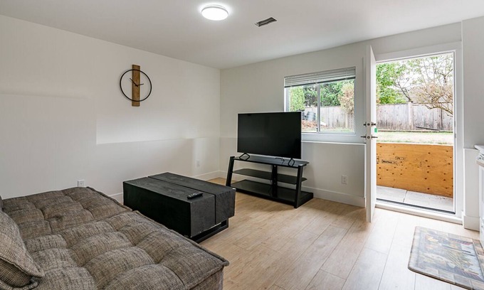 Townline Hill Apartment | 1 bed, 1 bath spacious suite mins to airport and hwy 1