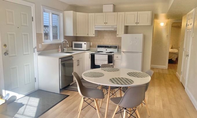 Port Coquitlam House | 1 Bed 1 Bath Suite Coquitlam Centre