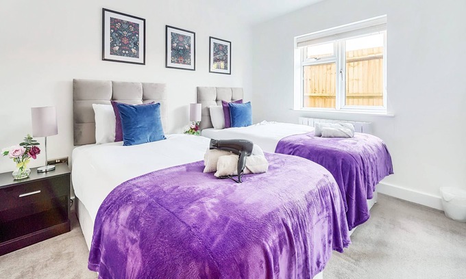 Basingstoke Apartment | 1 Bed 1 Bath Town Center Apartment, FREE Parking