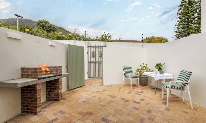 Scott Estate Apartment | 1 Bed 5 Min Walk to Beach W/Private BBQ Courtyard