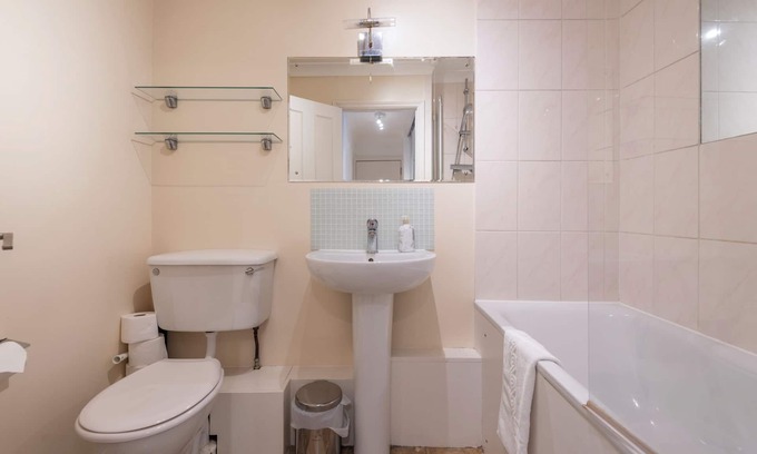West Hill Apartment | 1-Bed Apartment - Wimbledon Park