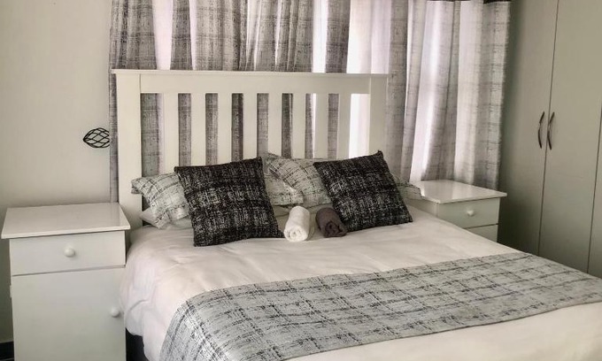 Mazowe Apartment | 1 bed apartment in Mount Pleasant Heights - 2014