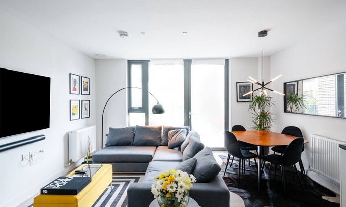 Woodberry Down Apartment | 1-Bed Apartment- Sleeps 2, Central Links & Pets Ok