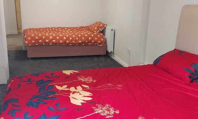 Parkgate Apartment | 1-Bed Apt Sleeps 3 near Parkgate Rotherham