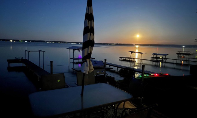 Town of Benton Cottage | 1 bed/ba lakeside cottage, large deck, west side of Seneca Lake. Pet Friendly!