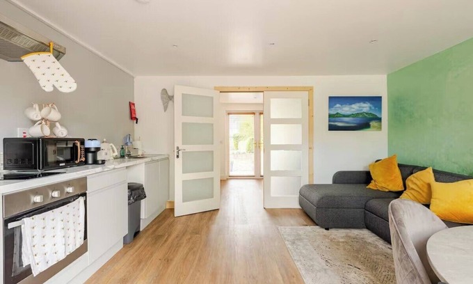 County Meath Apartment | 1-Bed Cosy Country Retreat- Sleeps 5, Emerald Park