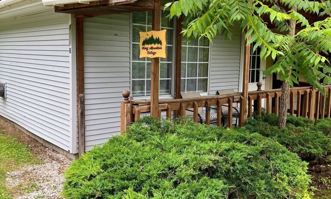 Stanton Cottage | 1 bed cottage, grill, fire pit, Very close to Red River Gorge!