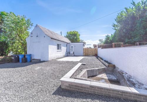 Kelty House | 1 Bed Cottage-Sleeps 2-Parking-Pets-Hot Tub