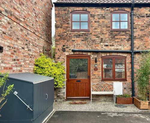 Boroughbridge House | 1 Bed cottage town centre free private parking cycle store Boroughbridge