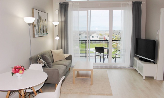 Tsawwassen Condo | 1 Bed + Den Penthouse with Ocean & Mountain views