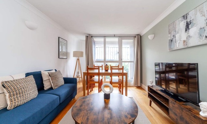 Canonbury Apartment | 1 Bed Flat with Balcony in Dalston