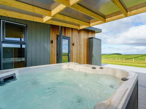 Girvan House | 1 Bed in Turnberry 78071
