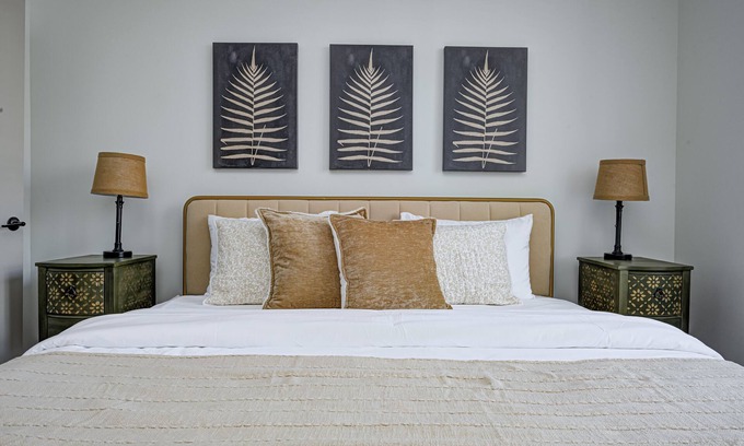 Zionsville Apartment | 1 BED - KING BED - POOL - ZIONSVILLE SCHOOLS
