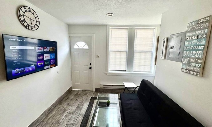 Atlantic City Apartment | 1 bed, kitchen & livingroom 1 block to beach, b1