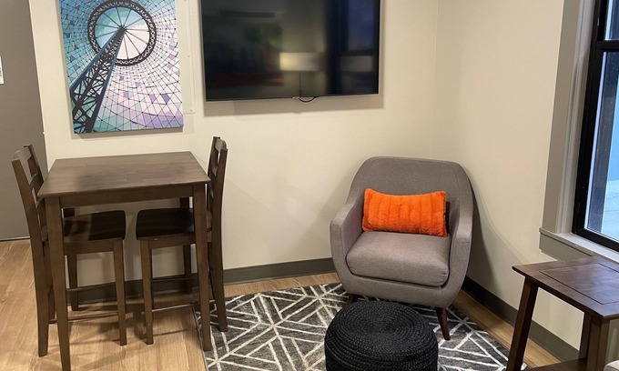 Riverside Apartment | 1 Bed Outstanding Travel Apartment Perfect for Nomadic Living