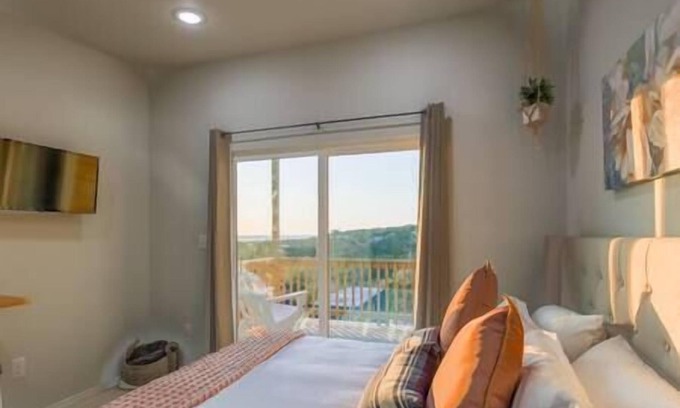 Canyon Lake House | 1 Bed | Private Waterfront Tiny Home on Canyon Lake | 1B, Private Waterfront Tiny Home on Canyon Lak