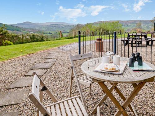 Crickhowell House | 1 bed property in Tretower Brecon Beacons BN126