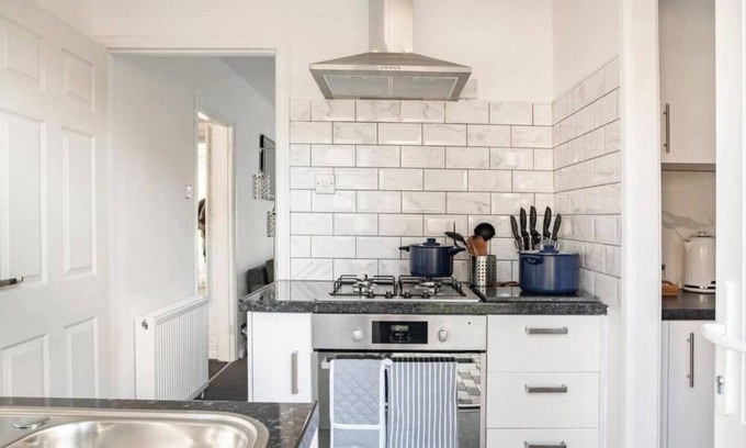 Cranbrook Apartment | 1 Bed-Sleeps 4-Free Parking-30 Min to central Ldn