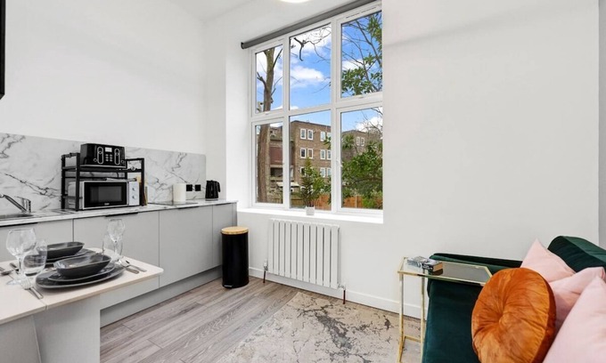 St. George's Apartment | 1 bed studio in London