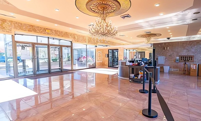 Adelphi Condo | 1-Bed Tranquil Penthouse w/Pool, Gym, and Reserved Parking