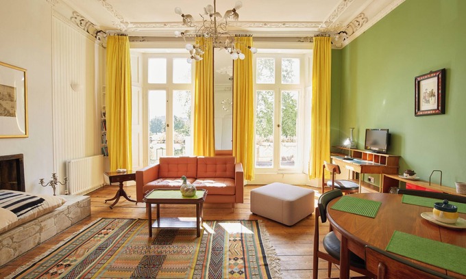 Primrose Hill Apartment | 1-Bed Victorian Romance with Park Views