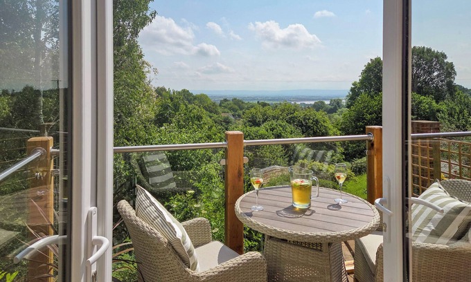 Littledean Cottage | 1 bedroom accommodation in Newnham Forest of Dean