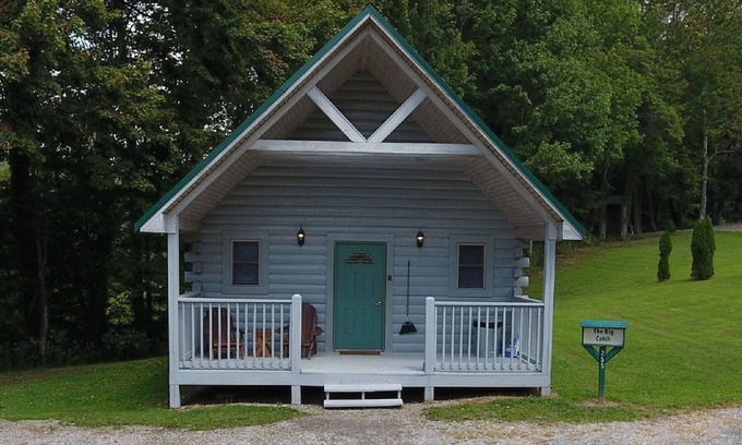 Blue Jay Cabin | 1 Bedroom 1 Bath Cabin Beaver, WV