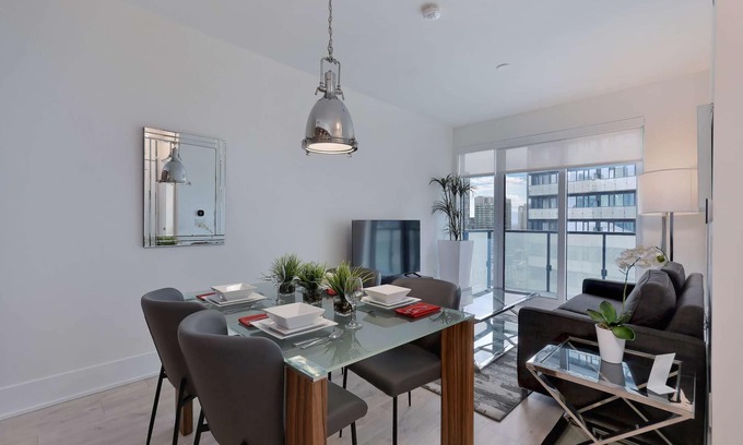 Wellington Place Apartment | 1 Bedroom/1 Bathroom Suite