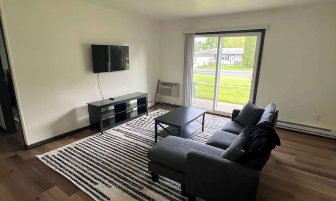 Sun Prairie Apartment | 1 Bedroom - 1220 Canterbury Ct