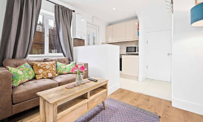 Friern Barnet Apartment | 1 bedroom 2 min New Southgate/Arnos Grove London