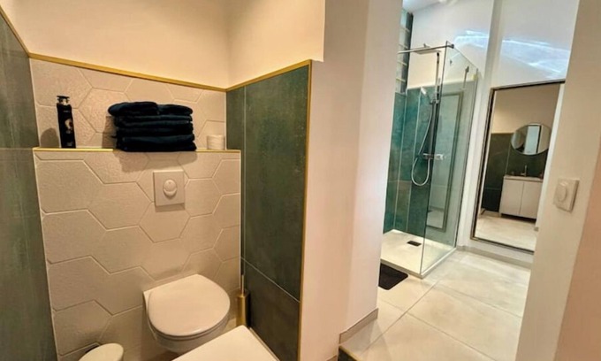 Les Pennes-Mirabeau Apartment | 1 Bedroom Apartment in Les Pennes-Mirabeau