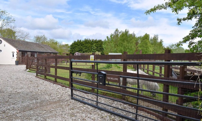 Knott End-on-Sea Cottage | 1 bedroom accommodation in Out Rawcliffe, near Fleetwood