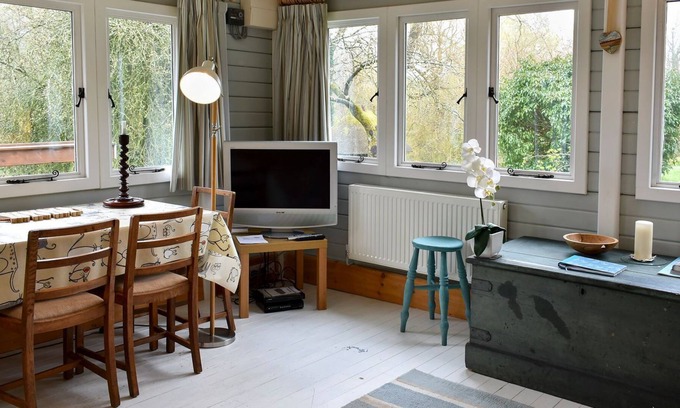 Ebbesborne Wake Cottage | 1 bedroom accommodation in Broad Chalke, near Salisbury