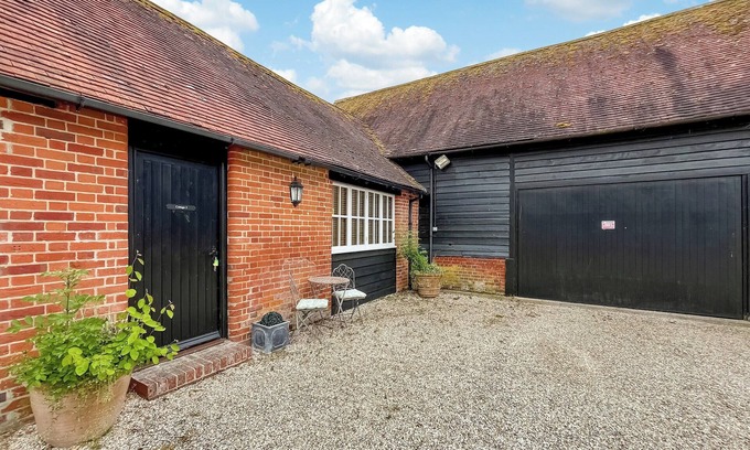 East Tytherley Cottage | 1 bedroom accommodation in East Tytherley