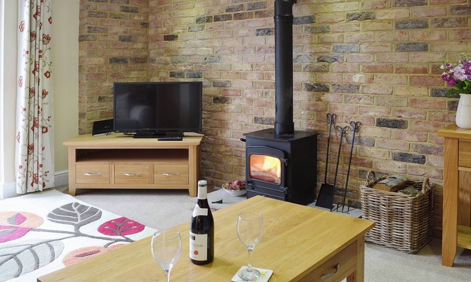 Five Oak Green Cottage | 1 bedroom accommodation in Pembury, near Tunbridge Wells