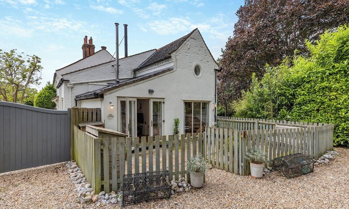 Trunch Cottage | 1 bedroom accommodation in Trunch, near North Walsham