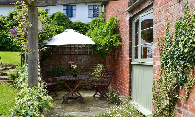Ottery St Mary Cottage | 1 bedroom accommodation in Fluxton, near Ottery St Mary