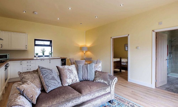 Kirk Sandall Cottage | 1 bedroom accommodation in Hatfield Woodhouse, Nr. Doncaster
