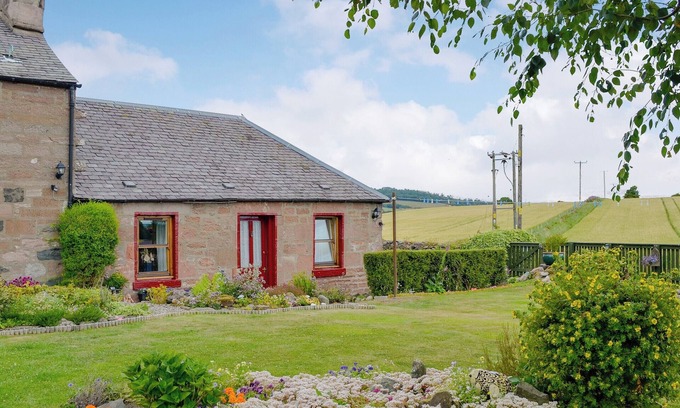 Alyth Cottage | 1 bedroom accommodation in Alyth, near Blairgowrie