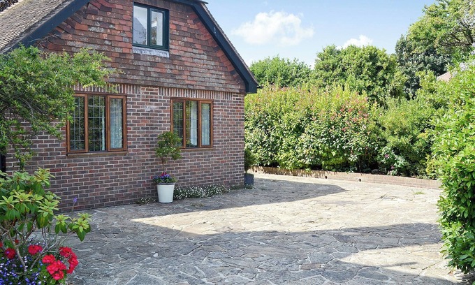 Felpham Cottage | 1 bedroom accommodation in Felpham, near Bognor Regis