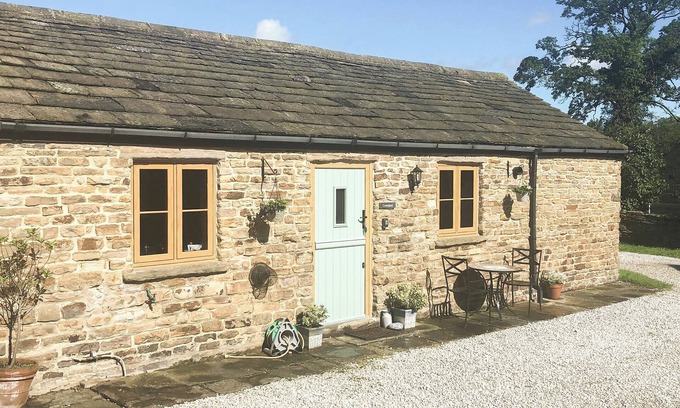 Cutthorpe Cottage | 1 bedroom accommodation in Cutthorpe, near Chesterfield