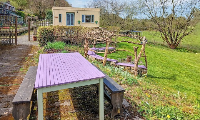 Llanybydder Cottage | 1 bedroom accommodation in Llanybydder, near Lampeter