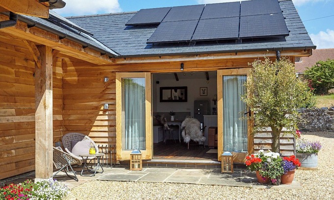 Newport Cabin | 1 bedroom accommodation in Brighstone