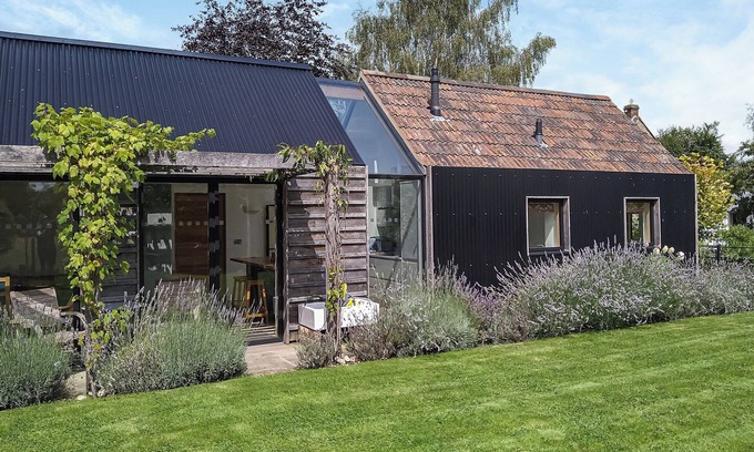 Chippenham Cottage | 1 bedroom accommodation in Kington Langley, near Chippenham